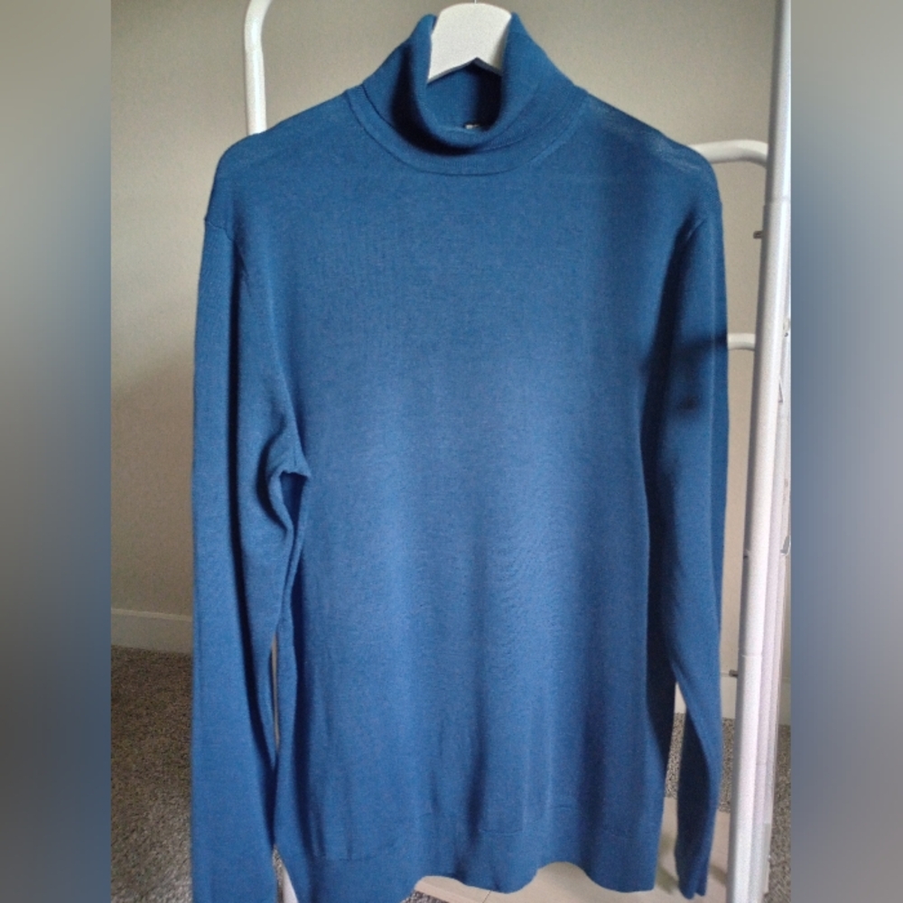 Uniqlo cashmere turtleneck men's sweater size L